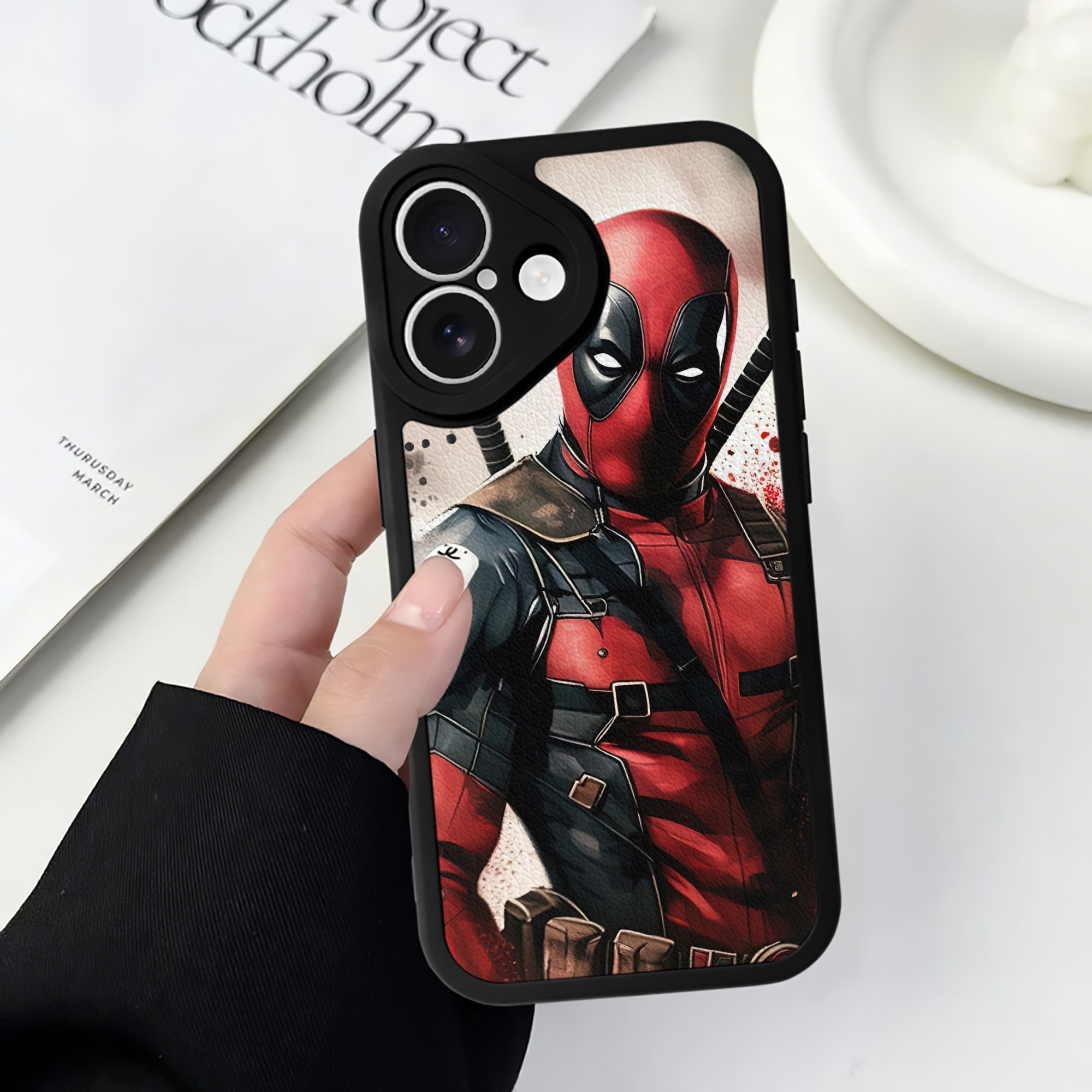 （画像用） Deadpool デッドプール 【iPhone 16シリーズ対応】シリコンスマホケース（レザー調） 材質：シリコン